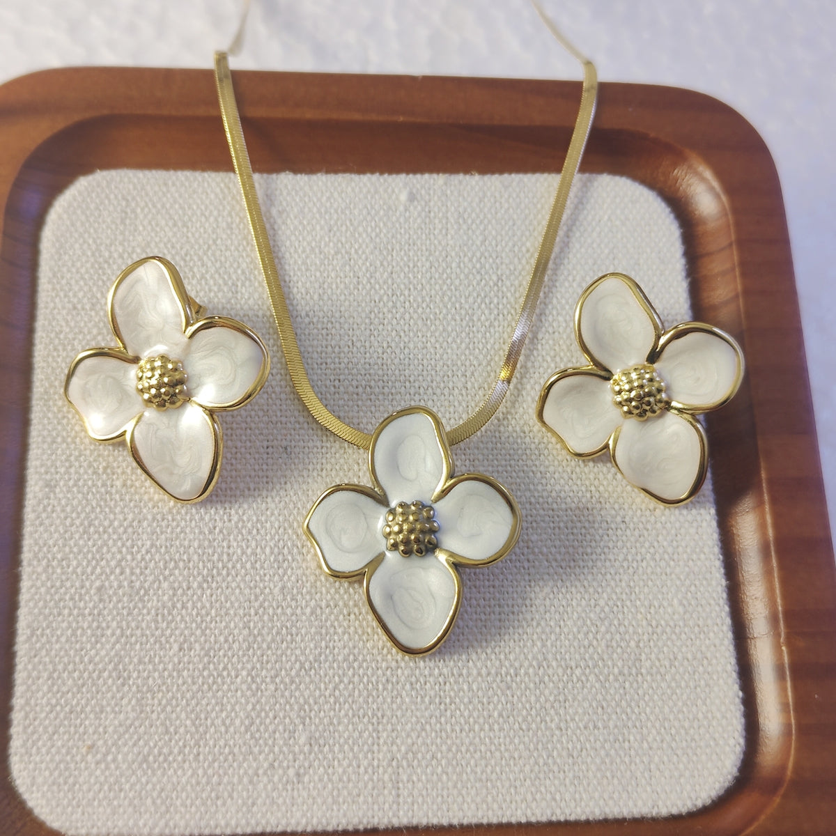 White Lady Flower Set